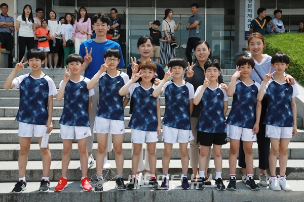 사진 제48회 전국소년체육대회 여자초등부 3위에 오른 경남선발 선수단