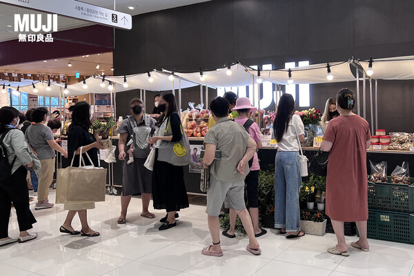 ▲무인양품 동탄점에서 제 50회 연결되는 시장이 개최되었다.