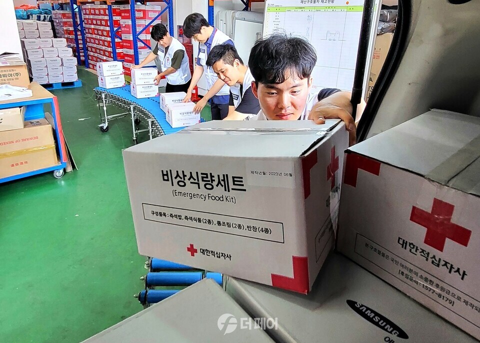 대한적십자사 서울지사 재난안전센터는 수해를 대비해 긴급구호세트와 비상식량세트를 비축하고 있다. /  사진제공=대한적십자사 서울특별시지사