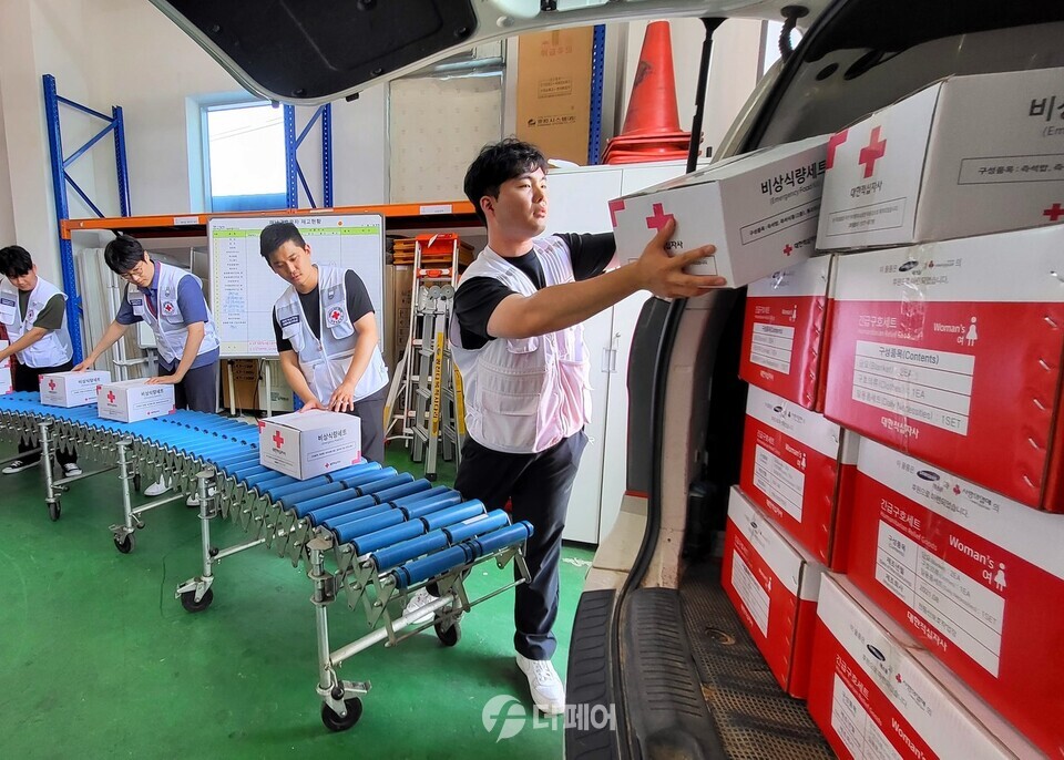 대한적십자사 서울지사 재난안전센터는 수해를 대비해 긴급구호세트와 비상식량세트를 비축하고 있다. /  사진제공=대한적십자사 서울특별시지사
