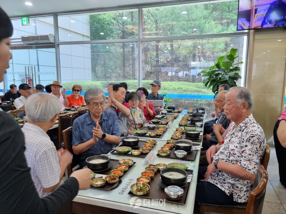 충주시 참전용사 어르신 위한 행사를 진행하고 있다. / 사진자료=충주시