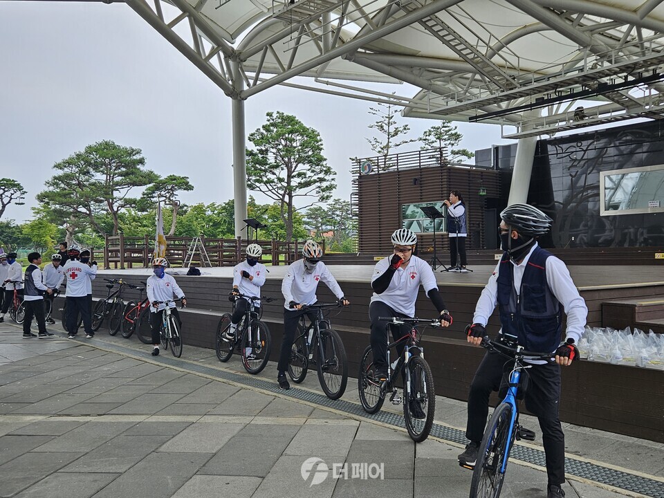 쉼터 청소년 자전거 기부 챌린지 출정식 진행 / 사진제공=충주시