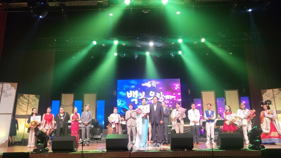 대상수상자와 기념사진 / 사진제공=충주시