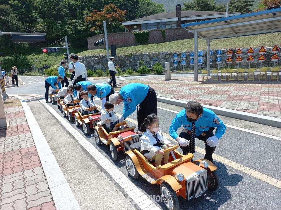 안전교육체험장 미니카 탑승 체험 / 사진제공=충주시