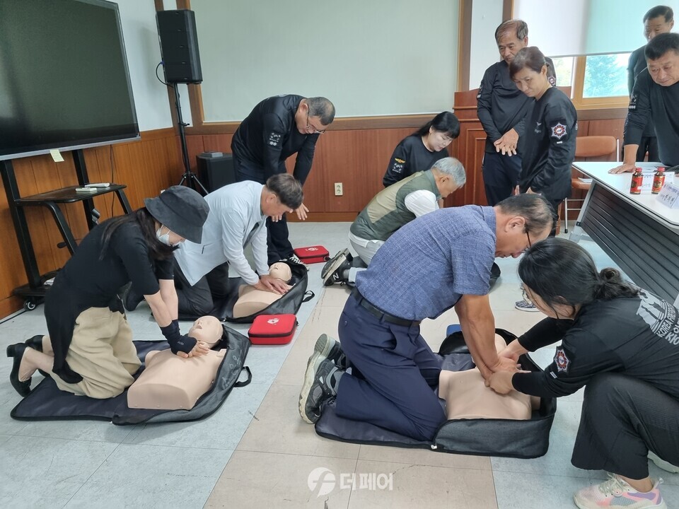 중앙탑면 지역사회보장협의체 심폐소생술 교육 실시 / 사진제공=충주시