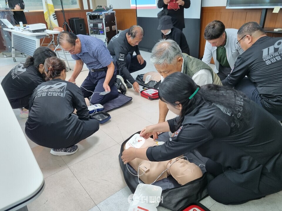 중앙탑면 지역사회보장협의체 심폐소생술 교육 실시 / 사진제공=충주시