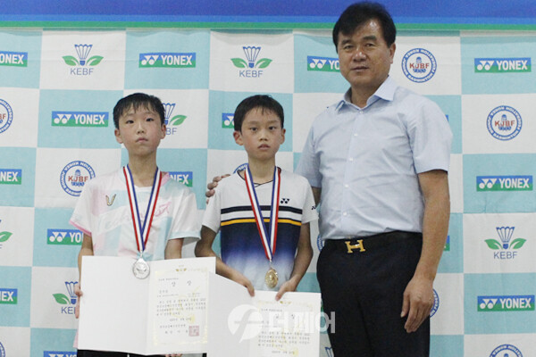 사진 2023 한국초등배드민턴연맹 회장기 전국학생선수권대회 4학년 남자 단식 시상식