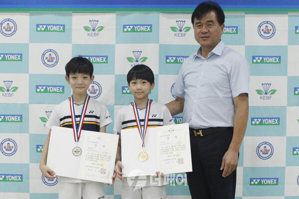 사진 2023 한국초등배드민턴연맹 회장기 전국학생선수권대회 4학년 여자 단식 시상식