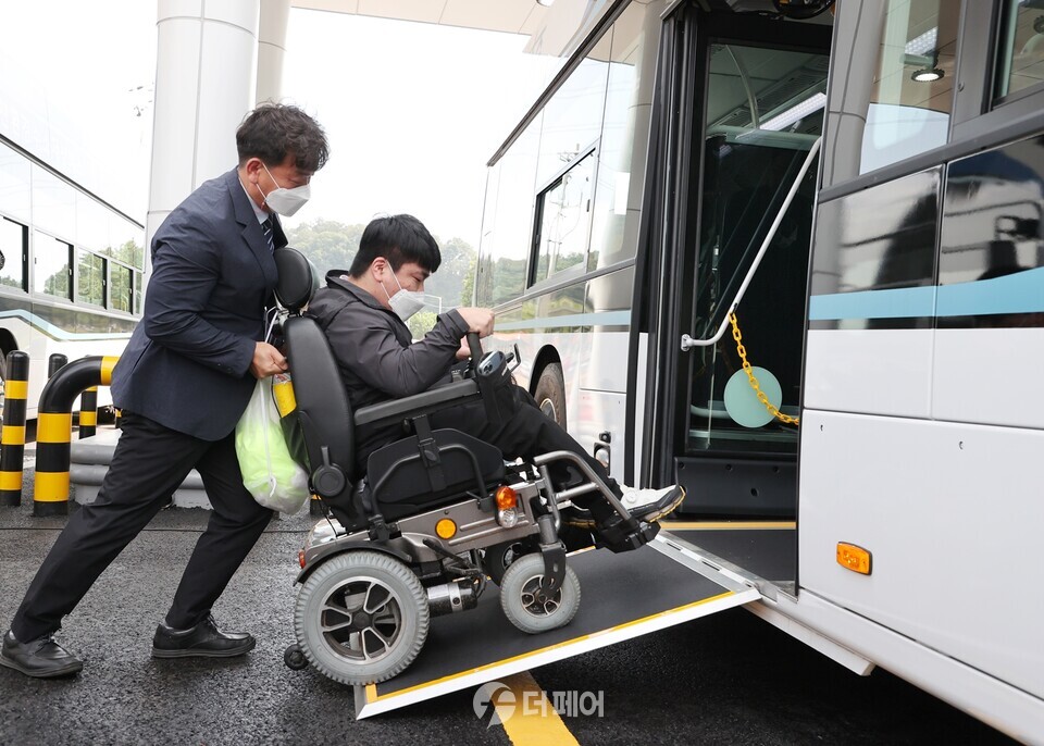 서충주노선 수소 저상버스 4대 운행 시작 / 사진제공=충주시