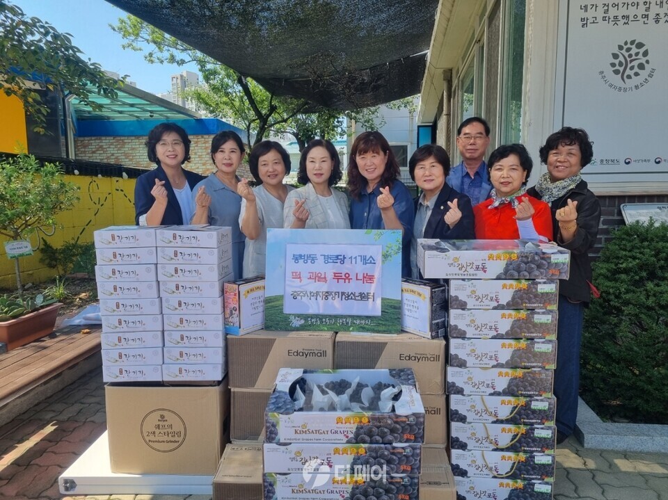 충주시여자중장기청소년쉼터, 봉방동 경로당에 간식 전달 / 사진제공=충주시