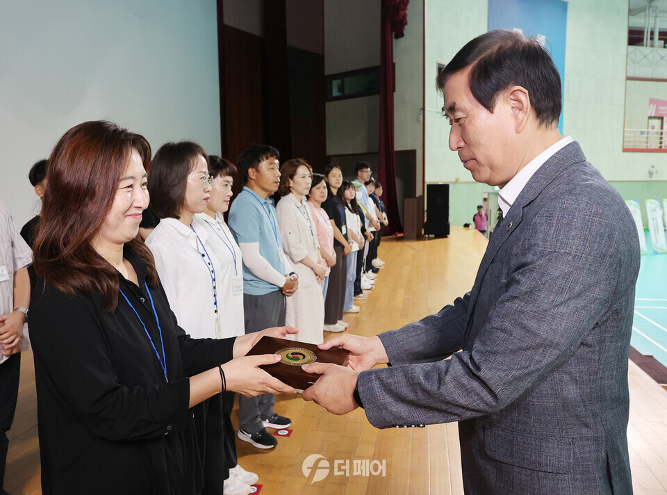 충주시 제24회 사회복지의 날 유공자 표창 / 사진제공=충주시