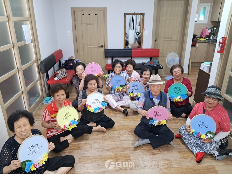 충주시 용산동 지사협, 어르신 캘리스트 체험활동 진행 / 사진제공=충주시