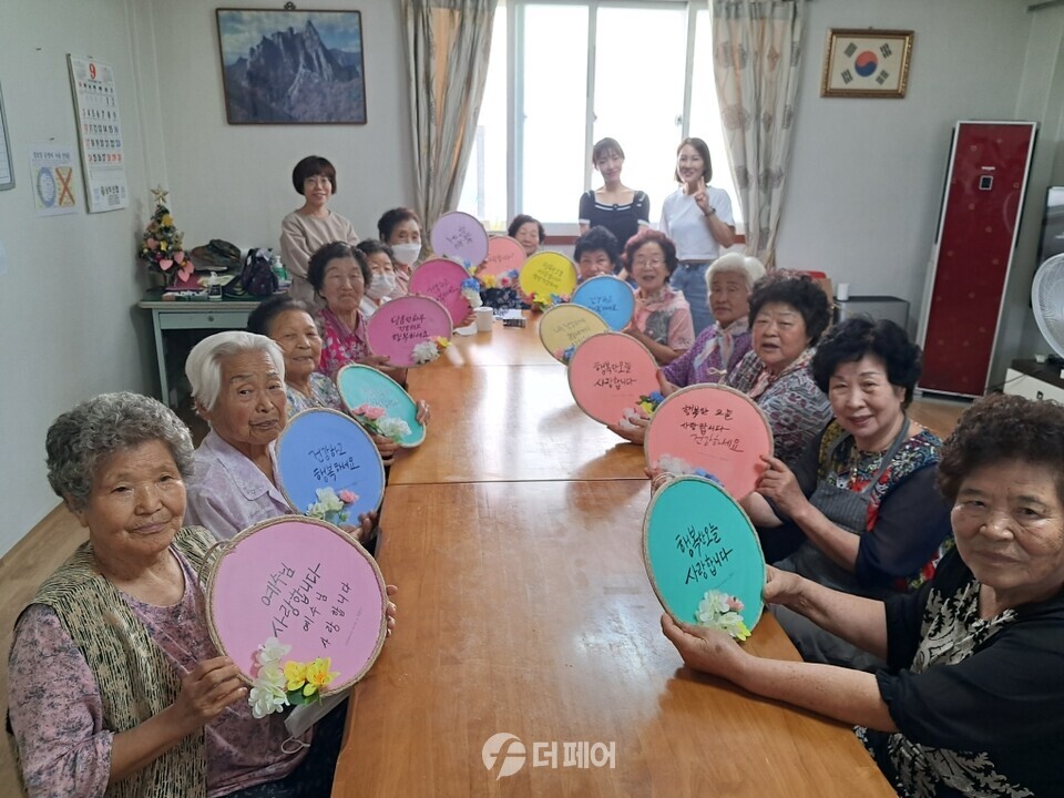충주시 용산동 지사협, 어르신 캘리스트 체험활동 진행 / 사진제공=충주시
