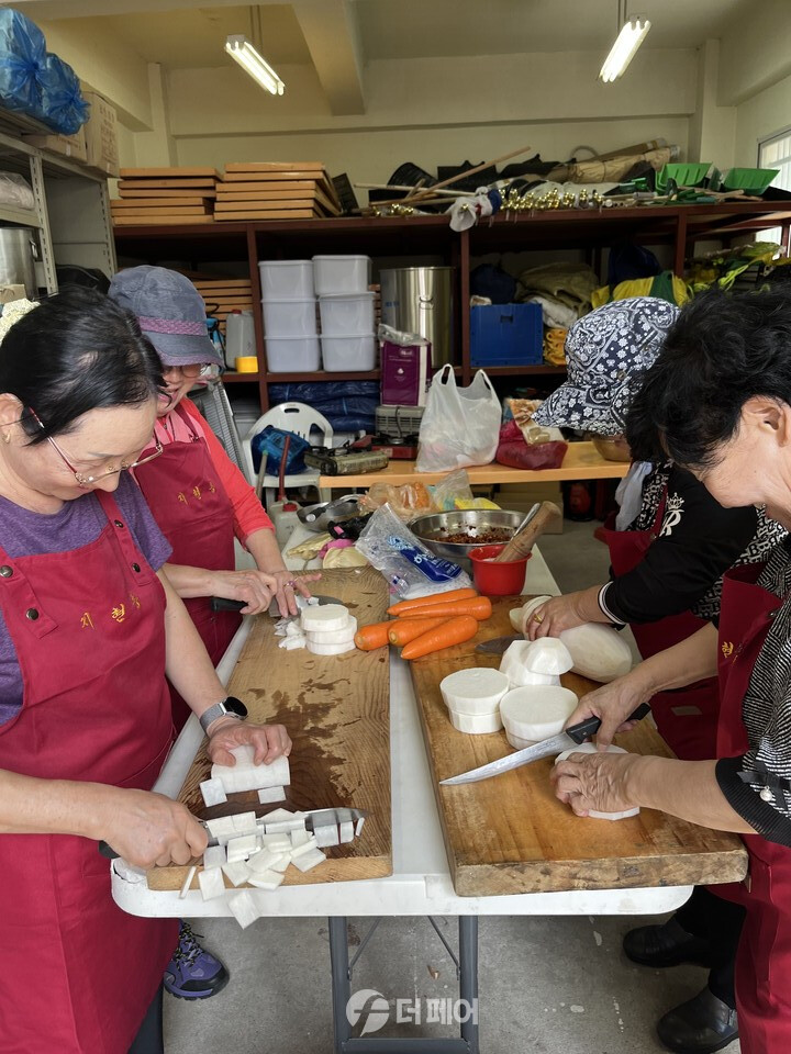 충주시 지현동 향기누리 매월 반찬봉사 활동 펼쳐 / 사진제공=충주시