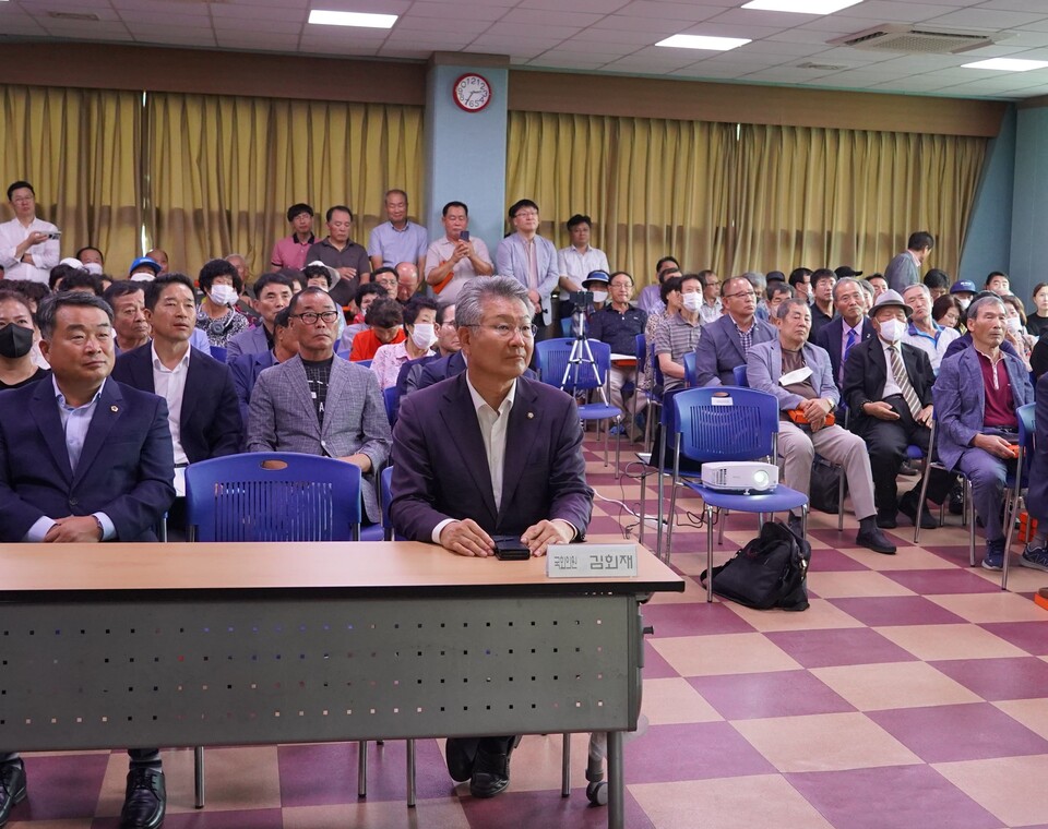 사진제공=김회재 의원실 / 여수·남해 해저터널 주민설명회에 참석한 김회재 의원