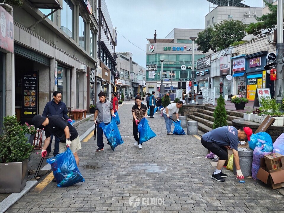 충주시 직능단체 등 추석맞이 이웃사랑 실천 / 사진제공=충주시
