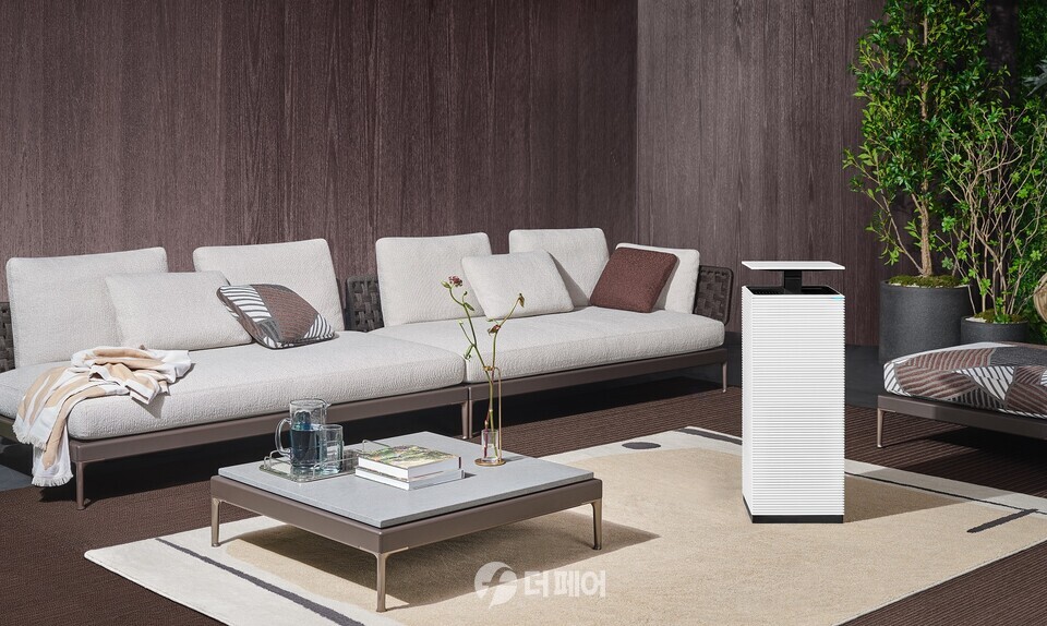 코웨이가 새로 출시한 '노블 공기청정기 2' 제품 인테리어 이미지 / 사진제공=코웨이