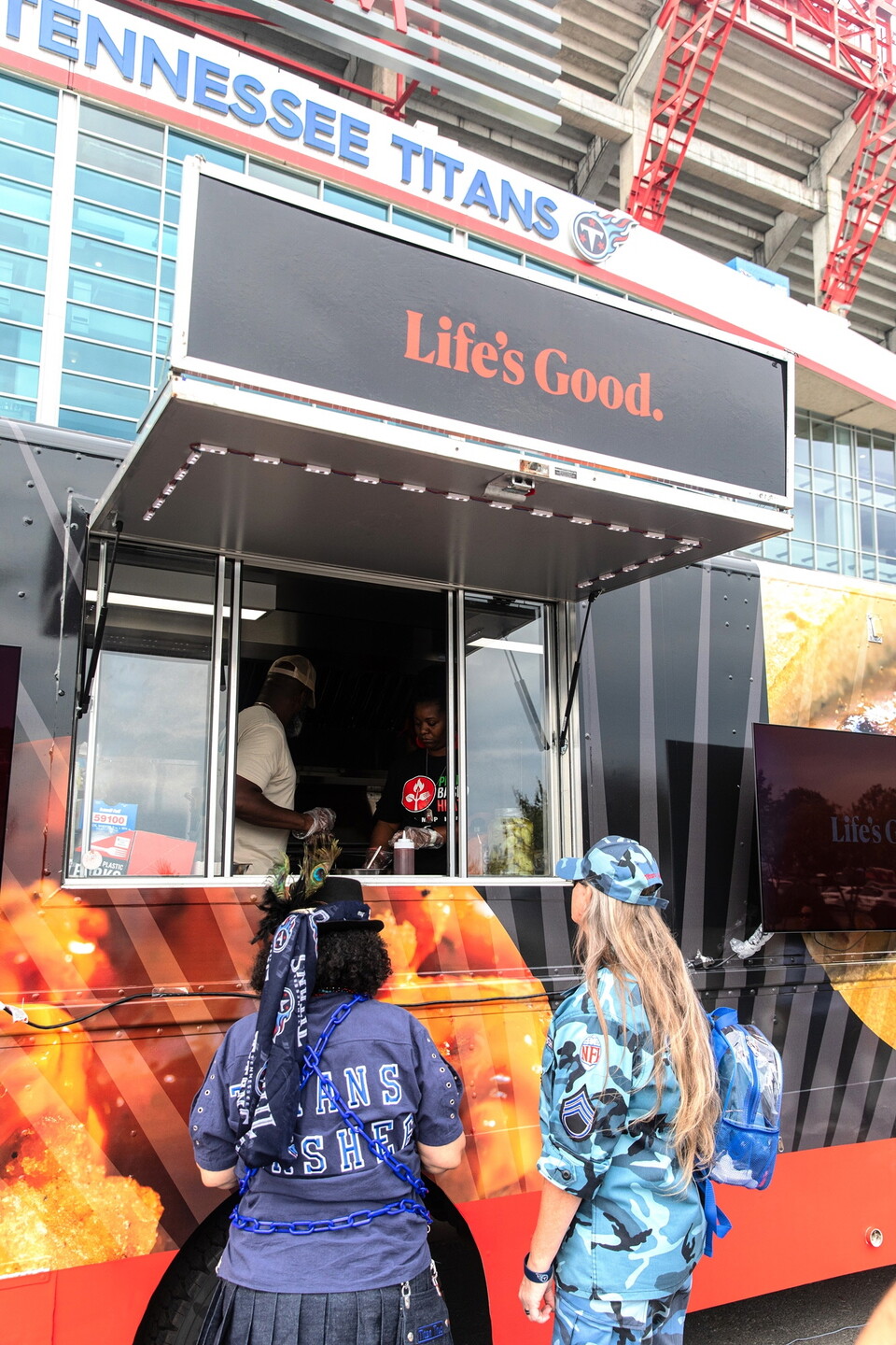 사진제공=LG전자 / 'Life's Good.'이라고 적힌 푸드트럭