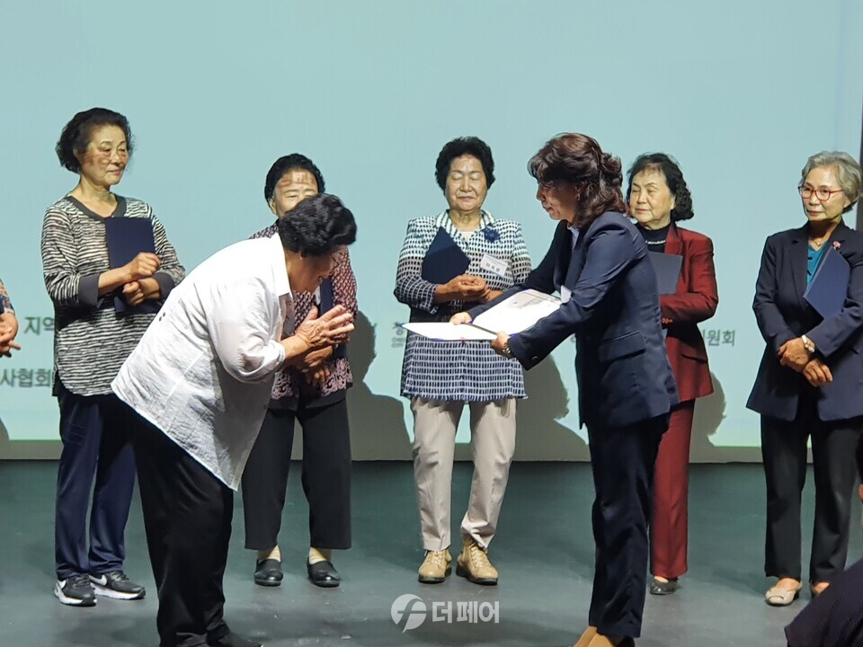 평화통일시화 시상식 / 사진제공=충주시