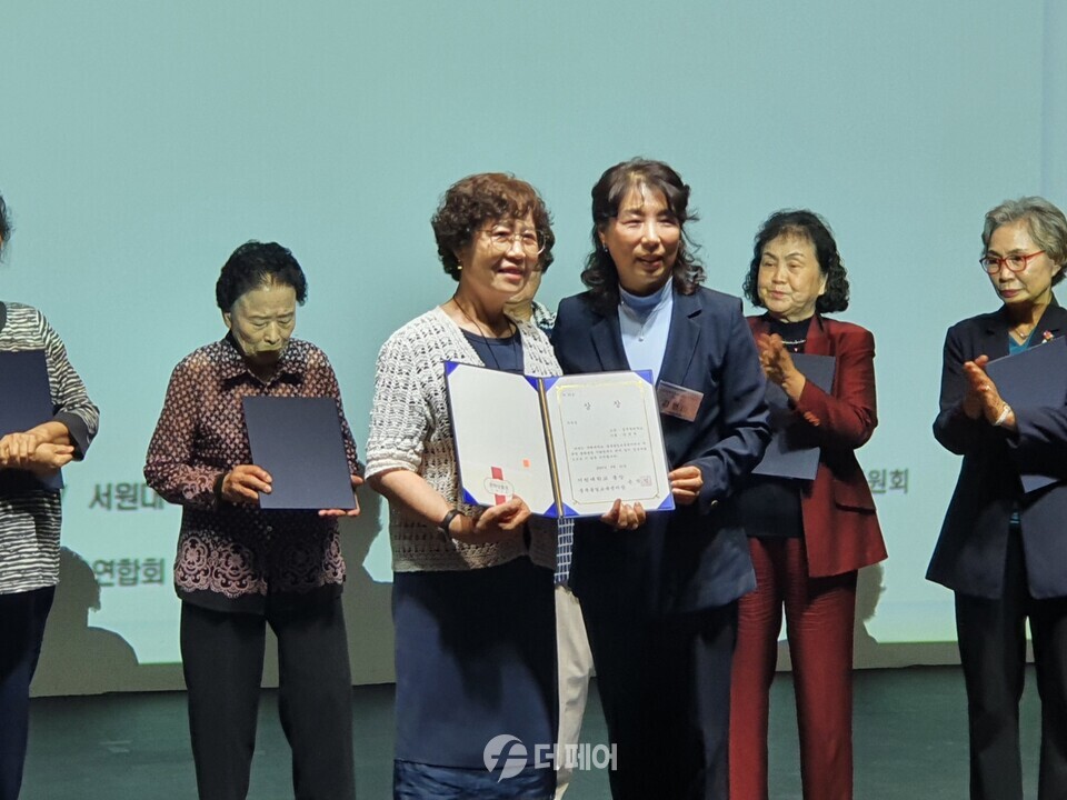 평화통일시화 시상식 / 사진제공=충주시