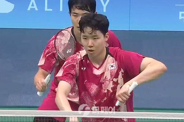 사진 2022 항저우 아시안게임 배드민턴 남자복식 16강에서 탈락한 강민혁-서승재
