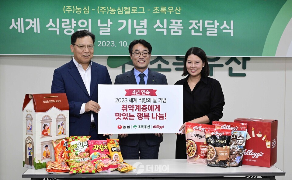 (사진설명) 왼쪽부터 김보규 농심 경영기획실장, 박수봉 초록우산 서울3지역본부장, 김희연 농심켈로그 대외협력팀 부장 / 사진제공=농심