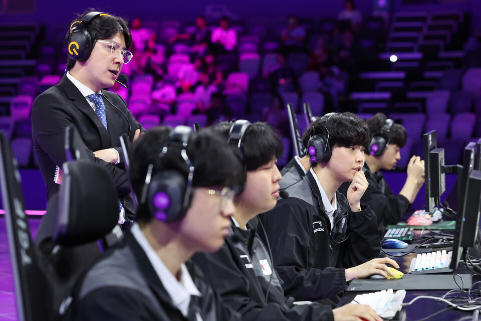 제 19회 항저우 아시안게임 e스포츠 리그 오브 레전드 결승전 한국선수단 / 사진=연합뉴스