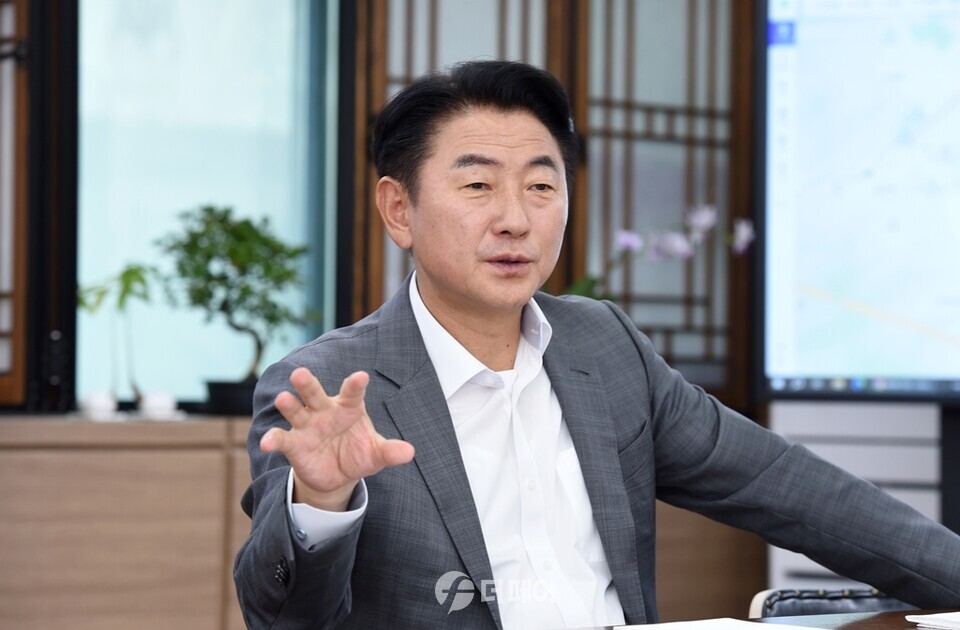 의정부시 재정위기 특별추진단 회의서 발언하는 김동근 시장 / 사진제공=의정부시