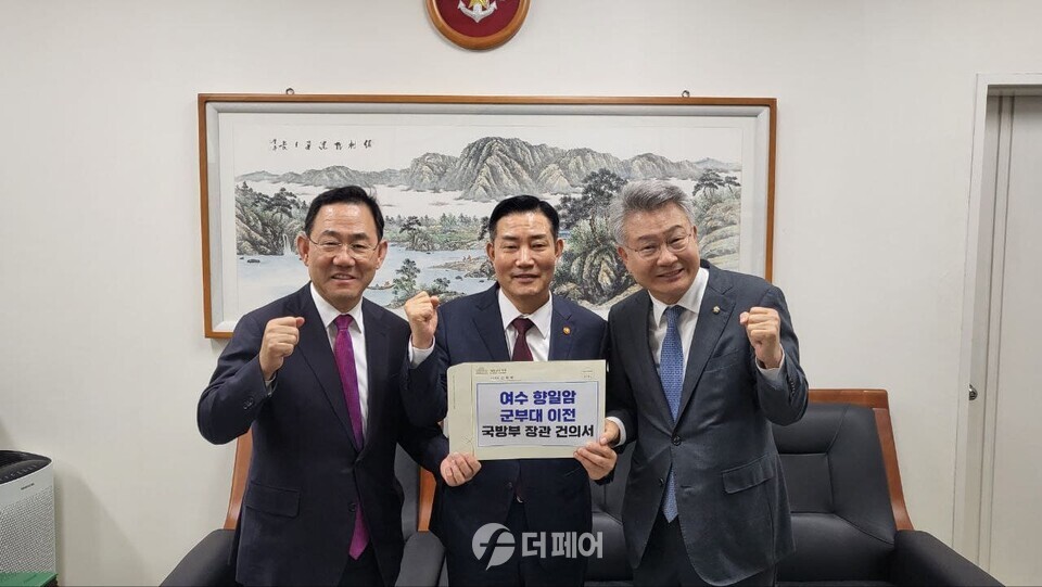 (왼쪽부터) 국민의힘 주호영 의원, 신원식 국방부장관, 더불어민주당 김회재 의원 / 사진제공=김회재 의원실