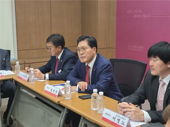 사진제공=송석준 국회의원실 / 학교운영위원장 간담회에 참석한 송석준 국회의원