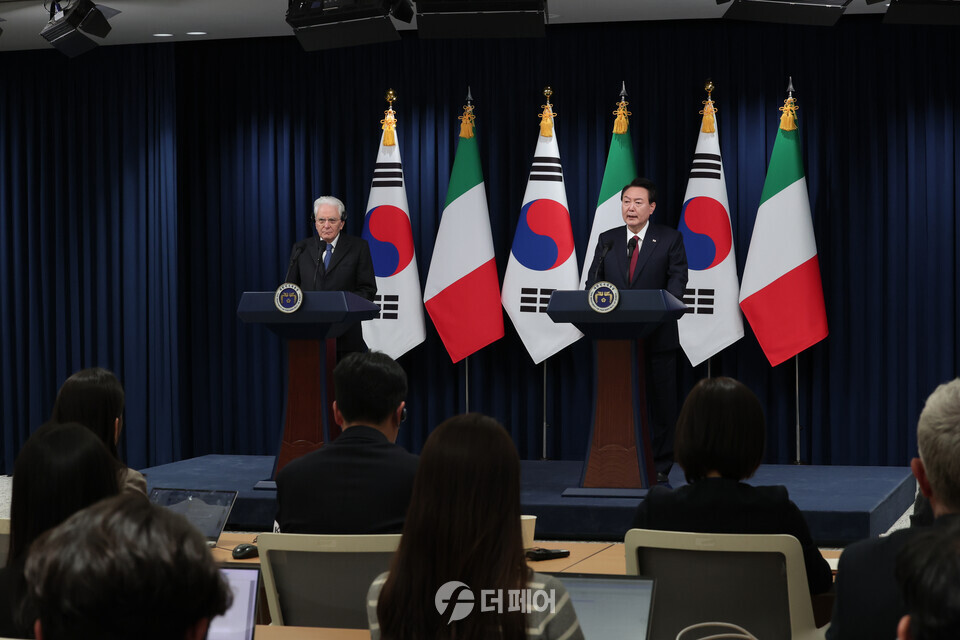 윤석열 대통령이 8일 서울 용산 대통령실에서 열린 세르지오 마타렐라 대통령과의 한·이탈리아 공동언론발표에서 발언하고 있다. / 사진제공=대통령실