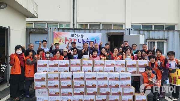 교현2동 지역사회보장협의체 사랑의 김장나눔 실천 / 사진제공=충주시