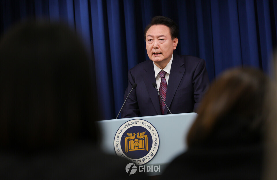 윤석열 대통령이 29일 서울 용산 대통령실 청사에서 2030엑스포 부산 유치 실패와 관련, 대국민 담화를 발표하고 있다. / 사진제공=대통령실
