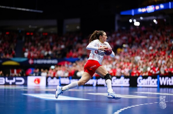 사진 2023 세계여자핸드볼선수권대회 올스타팀 라이트 백 : 루이스 부어가르(덴마크), 국제핸드볼연맹