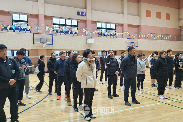 사진 2023 전라북도 배드민턴 활성화를 위한 가족한마당대회에 참여한 동호인들