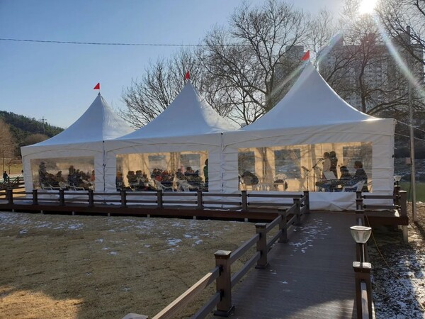 사진제공=의정부시청 / 중랑천 발물쉼터 겨울철 난로 콘서트 진행