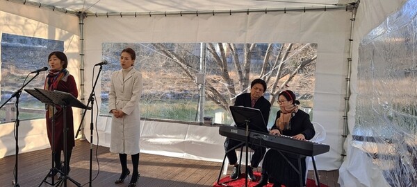 사진제공=의정부시청 / 중랑천 발물쉼터에서 진행 중인 겨울철 난로 콘서트