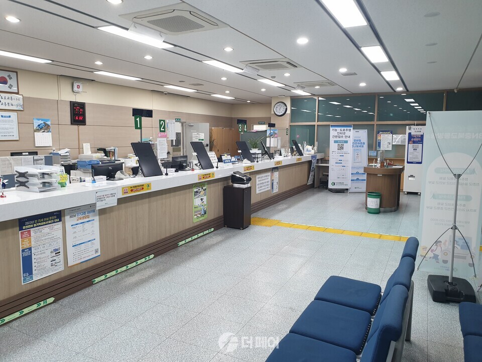 도로교통공단 충주운전면허시험장 민원실 / 사진제공=충주시
