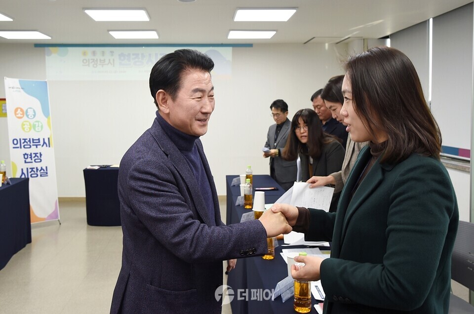 김동근 의정부시장이 2월 12일 의정부시청소년수련관에서 현장시장실을 진행했다. / 사진제공=의정부시