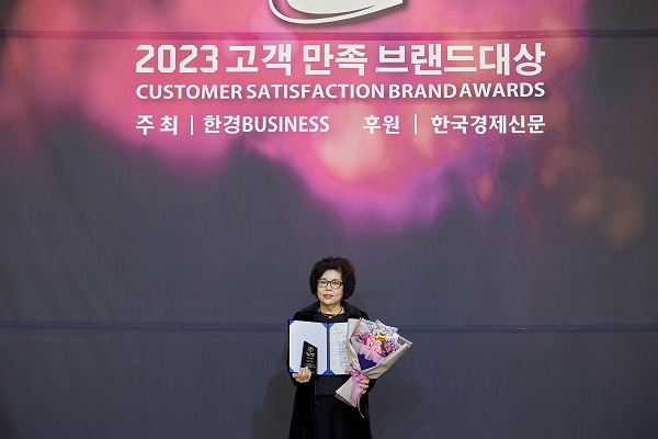 썬더치킨이 고객만족 브랜드 대상을 수상했다.