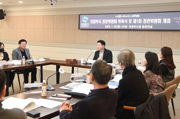 사진제공=의정부시 / 경관위원회 위원 위촉식에 참석한 김동근 의정부시장