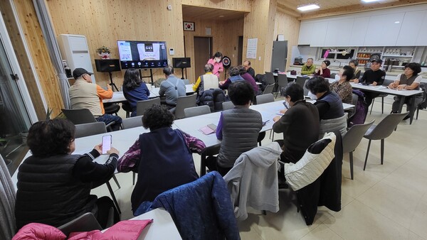 사진제공=충주시 / 찾아가는 디지털정보활용(대소원면 중검단마을) 현장 사진