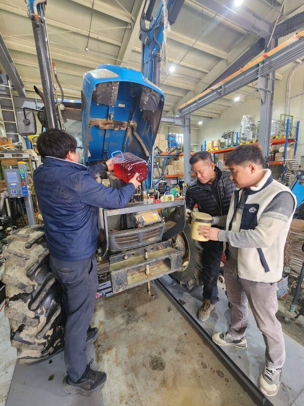 사진제공=농협 / 농기계 무상점검 및 안전점검 현장 사진