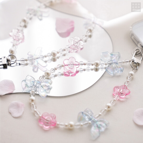 사진제공=다이소 / 봄봄 휴대폰 비즈 스트랩