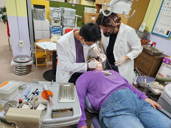 사진제공=충주시 / 충주시 학교 구강보건실 현장 사진
