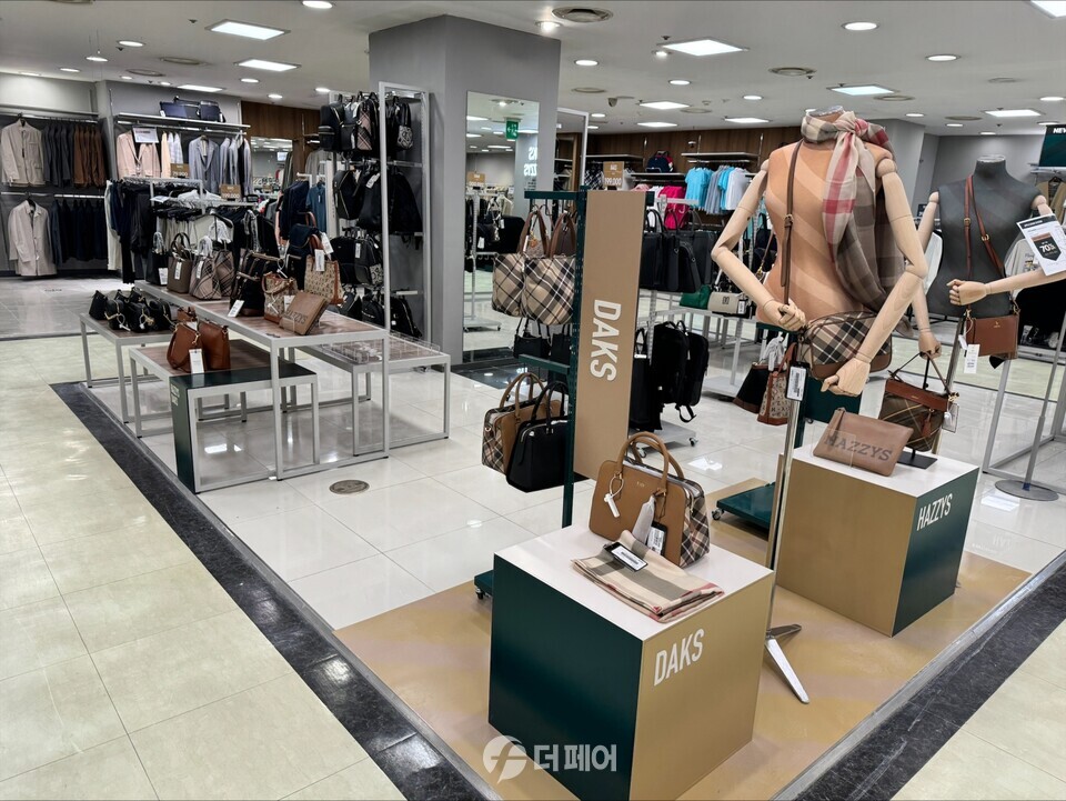 이랜드리테일, 뉴코아팩토리아울렛 천호점 여성복 매장 / 사진제공=이랜드리테일