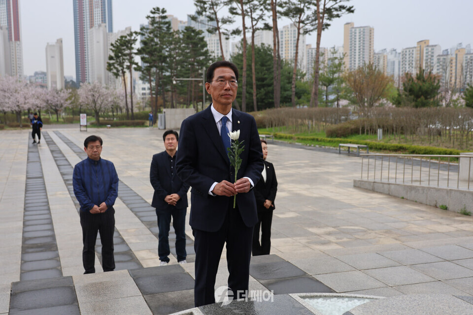 당선 확정 후 현충원을 찾아 참배한 더불어민주당 김주영 의원(김포시갑) / 사진제공=김주영 당선인 선거캠프