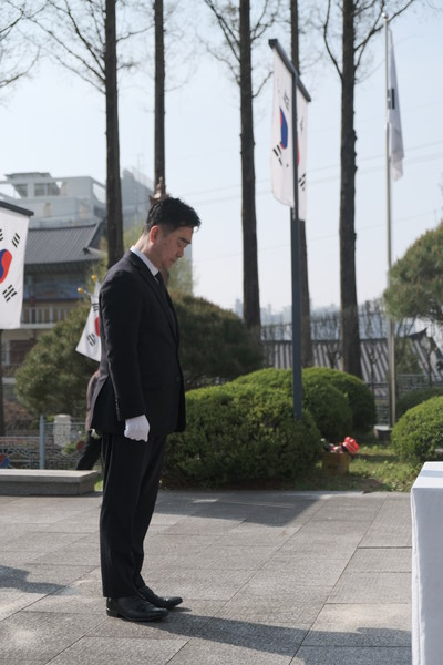 사진제공=김종민 의원실 / 12일 조치원 침산공원 충령탑에서 참배하는 세종갑 김종민 당선인