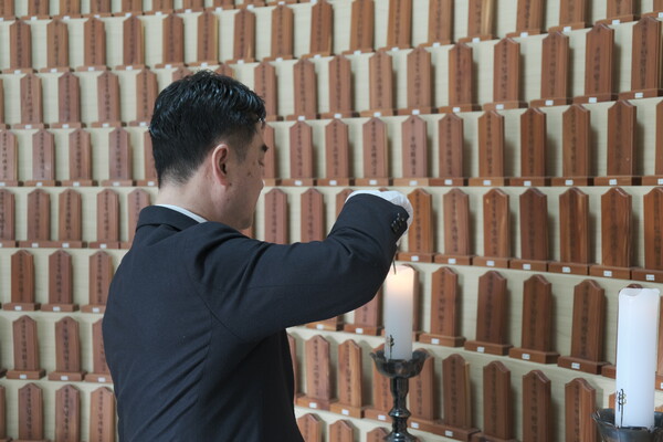 사진제공=김종민 의원실 / 참배하는 김종민 당선인
