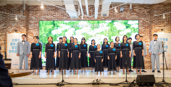 사진제공=코웨이 / 장애인의 날 기념 제2회 물빛소리 합창단 런치 콘서트 현장 사진 1